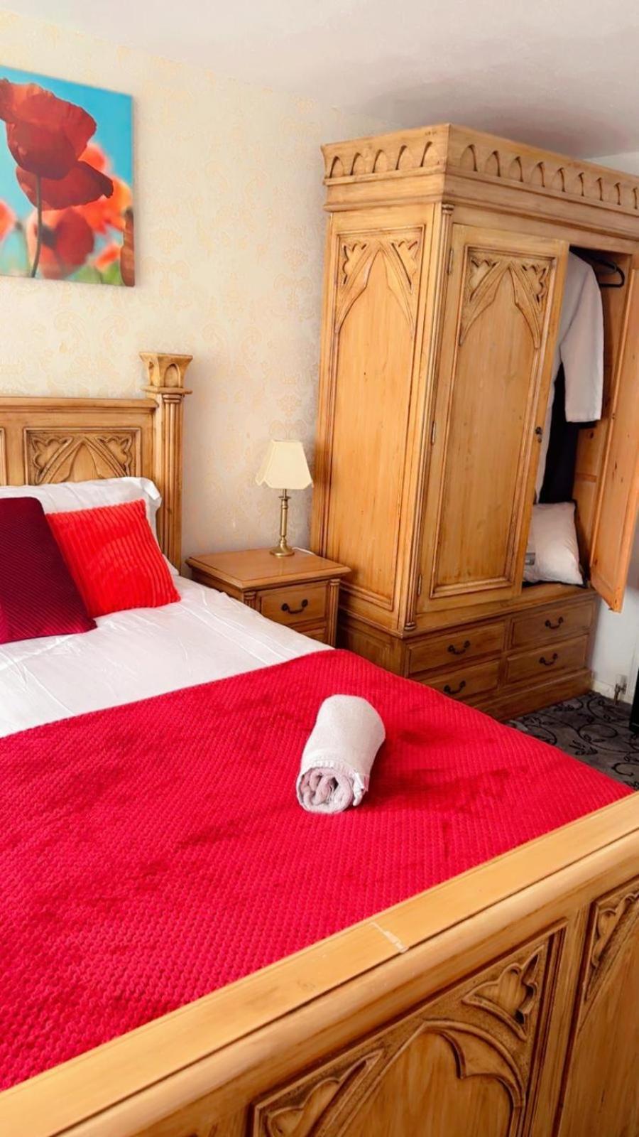 Luxury 4 Bedroom Entire In Free Parking Peaceful Place Smethwick Vakantiehuis Birmingham