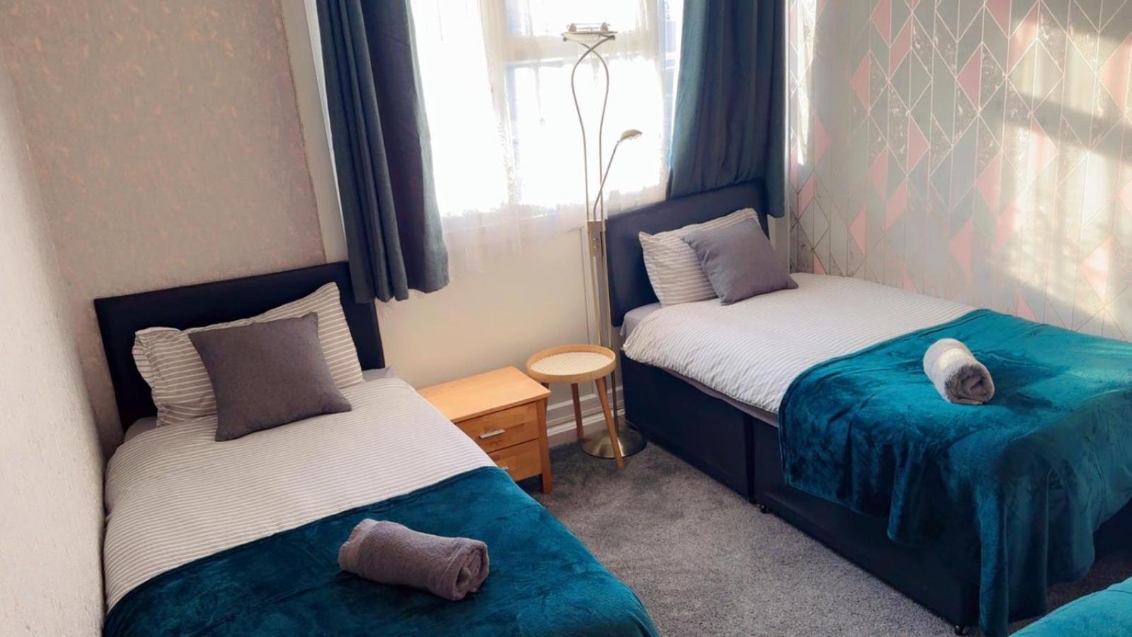 Vakantiehuis Luxury 4 Bedroom Entire In Free Parking Peaceful Place Smethwick Birmingham
